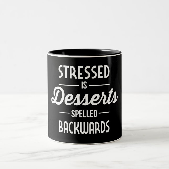 Stressat är Desserts Spaltade bakåt Två-Tonad Mugg (Center)