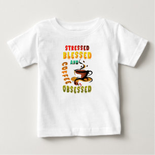 Stressat, färgade och kaffebehandlade t shirt