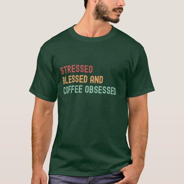 Stressat, färgade och kaffebeställda t shirt (Framsida)
