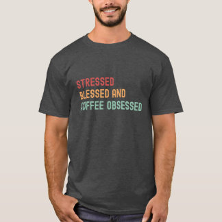 Stressat, färgade och kaffebeställda t shirt