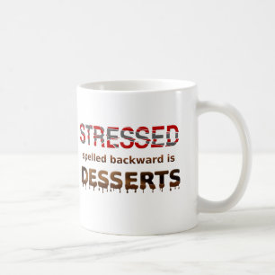Stressat som tillbaka stavas, är efterrätter kaffemugg