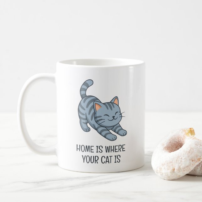 Stretching Grey Tabby Cat Custom Text Kaffemugg (Med munk)