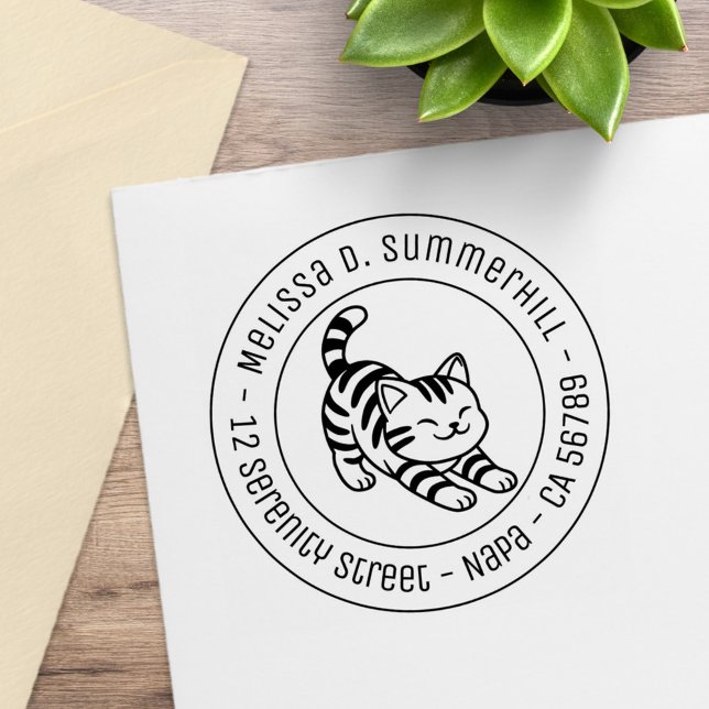 Stretching Tabby Cat Round Address Stämpel (Skapare uppladdad)