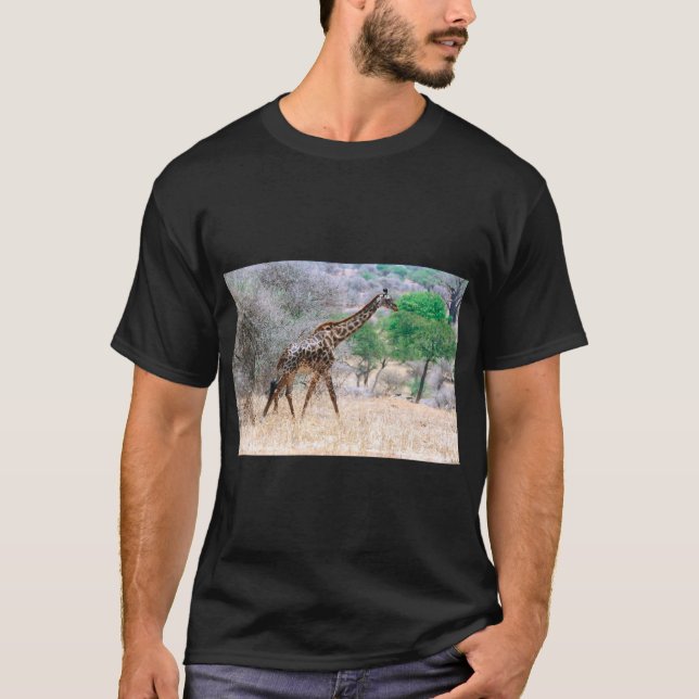 Striding Giraffe, Tanzania T Shirt (Framsida)