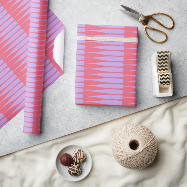 Strimlad lavendel- och rosstrippad inpackningspapp presentpapper (Hantverk)