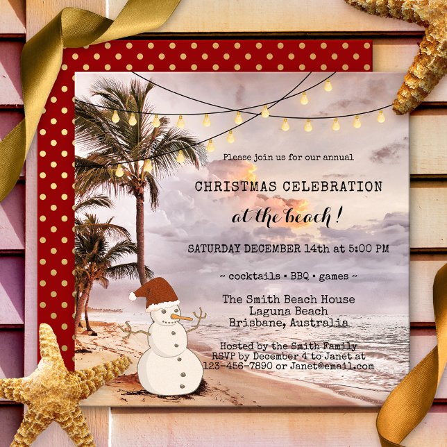 String Ljus Beach-inbjudan till julfest Inbjudningar (Christmas party invitation featuring a beach scene with palm trees, string lights and snowman)