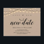 String Ljus, Kraft, Spara vårt nya datum, uppskjut Vykort<br><div class="desc">Det här är den moderna minsta rensa strängen ljus,  Kraft-designtemat,  i svart teckensnitt,  Bröllopsfest-inbjudan Omschemaläggs-vykort (senarelagt/senarelagt) (Spara vårt nya datum). Det är perfekten och eleganten som gör det möjligt att lägga om meddelandet till vänner och familj.</div>