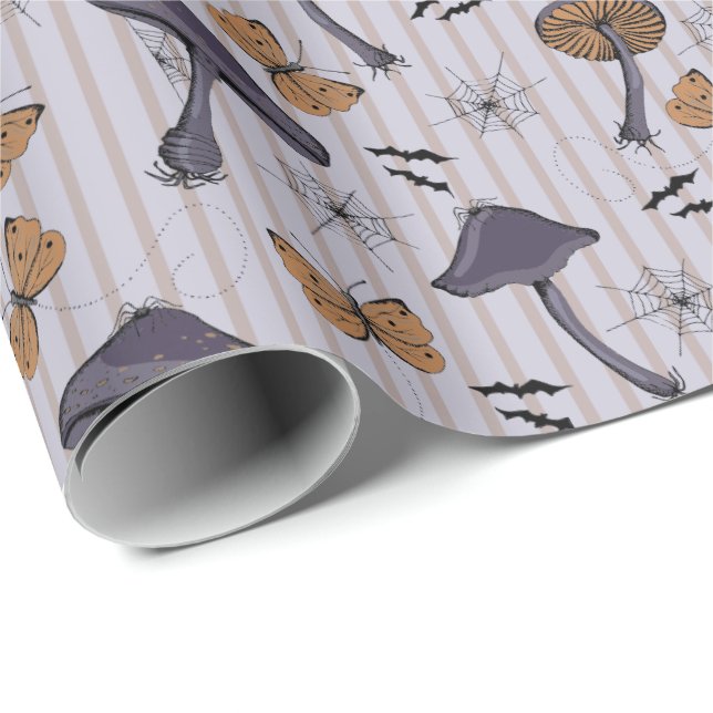 Striped Lavender Halloween Mushroom och Butterfly Presentpapper (Rullad Hörn)