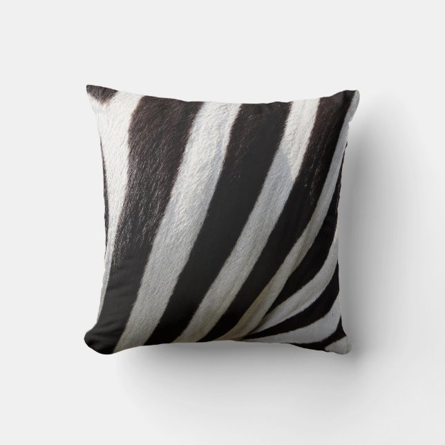 "Striped Serenity: Zebra mönstrad svart vitt Kudde (Framsida)
