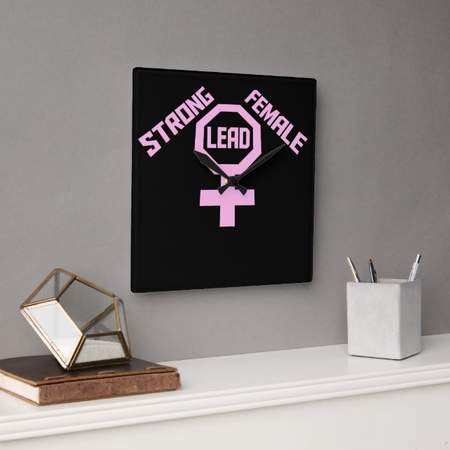 Strong Female Lead Feminist Empowerment Quote Logo Fyrkantig Klocka (Kontor)