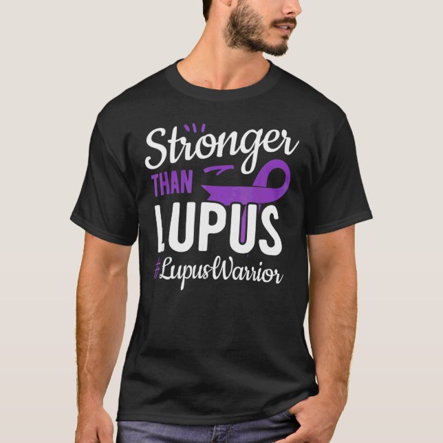 Stronger Than Lupus Warrior Lupus Awareness Purple T Shirt (Framsida)
