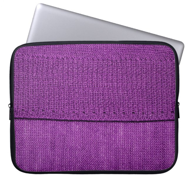 struktur i det stickade tyget, en vanlig lila  laptop fodral (Framsidan)