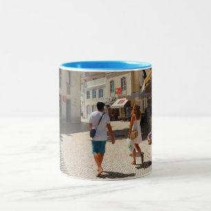 Strullande i Cascais - Real Portugal Två-Tonad Mugg