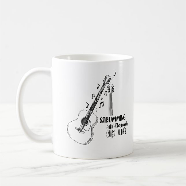Strumming Through Life – Minimalist Guitar Mug Kaffemugg (Vänster)