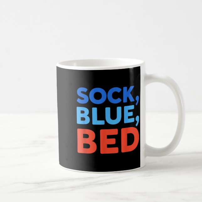 Strumpa Blå Säng Roligt Meme  Kaffemugg (Höger)