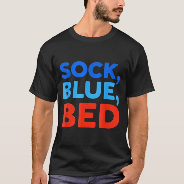 Strumpa Blå Säng Roligt Meme  T Shirt (Framsida)
