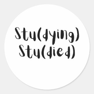 Stu(Döende) Stu(Död) Rolig Studentdesign Runt Klistermärke