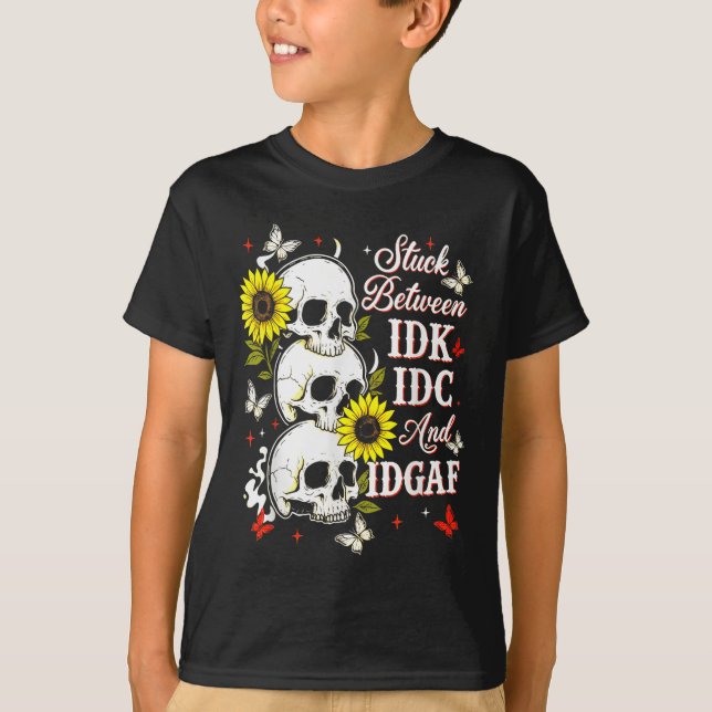 Stuck Between Idk, I And Idgaf Sunflower Skull Sar T Shirt (Framsida)