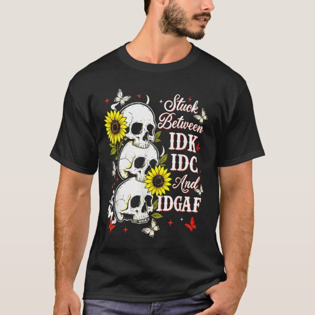 Stuck Between Idk, I And Idgaf Sunflower Skull Sar T Shirt (Framsida)