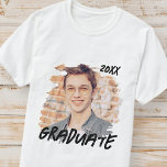 Student 20XX Modern Grunge Photo Studenten T Shirt<br><div class="desc">Denna enkla och moderna utformning består av sans serif-typografi. Lägg till anpassningsbar foto av student.</div>