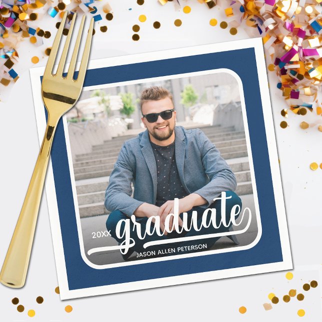 Student-foto, fetstil, blått Party Pappersservett (Your photo, name, class year and "Graduate" in a cool script on blue background party napkins)