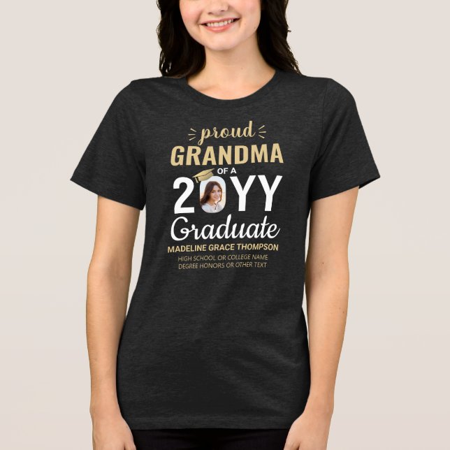 Student Fotoklass År Proud Grandma Studenten T Shirt (Framsida)