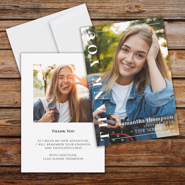 Student Modern minimalistisk tvåfoto enkel Tack Kort (Graduation thank you card with modern style typography and custom message)