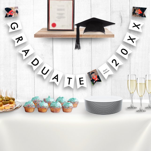Student Namn och År 3 Foton Anpassningsbar Student Vimplar (A set of festive bunting to celebrate the new graduate, to customize with name, year and 3 photos)