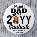 Student Photo Proud Pappa Modern Black and White Knapp<br><div class="desc">Visa din glädje för student med en snyggt anpassningsbar foto "Proud Pappa" runt studenten. Bild och texten i den här mallen är enkla att anpassa och alla formuleringar, färg och typsnitt kan ändras med Zazzle-designen verktyg. (IMAGE PLACEMENT TIP: Ett enkelt sätt att placera ett foto exakt på vilket sätt du...</div>