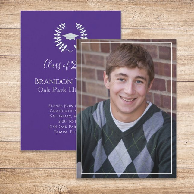 Student Simple Elegant Lila Laurel Löv Inbjudningar (Graduation photo announcement invitation with a purple color theme.)
