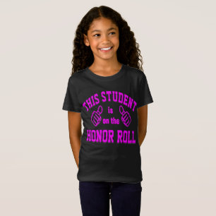 Student står på Honor Roll T Shirt