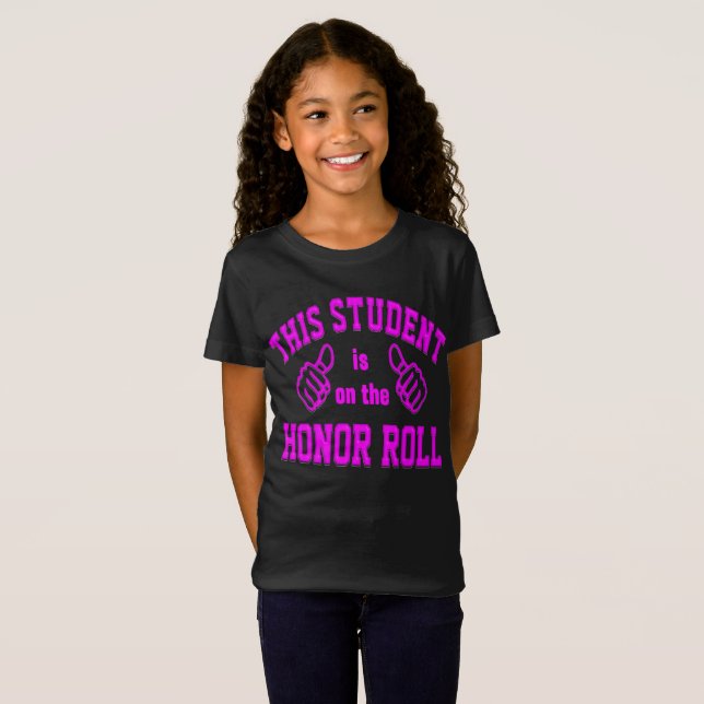 Student står på Honor Roll T Shirt (Hel framsida)