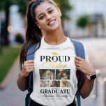 Student T-Shirt, stolt syster T Shirt<br><div class="desc">Visa ditt pride och glädje som ditt syskon student med våra designade vita ceremonier i guld studenten, t-shirts. Dessa skräddarsydda delarare, kompletta med en modell av en morteltavla av klassisk grad, fem personliga foton, den djärva "stolt syster av student" av påstående och personlig med era syskon namn, ställe av studie-...</div>