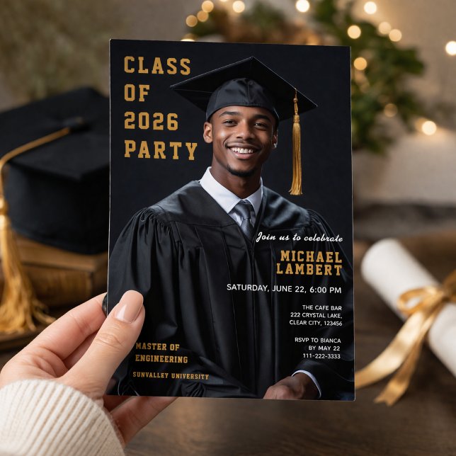 Studentårgång 2026 Foto Fest Inbjudan (Elegant Class of 2026 graduation party invitation with modern black and gold photo design)