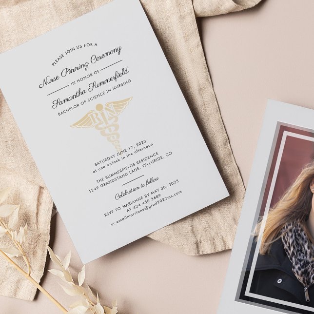 Studenten 2025 Nurse Pinning Ceremony Inbjudningar (Nurse Pinning Ceremony Photo Graduation Invitation)
