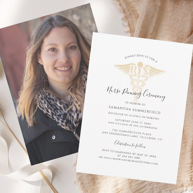 Studenten 2025 Nurse Pinning Ceremony Photo Inbjudningar (Graduation 2025 Nurse Pinning Ceremony Photo Invitation)