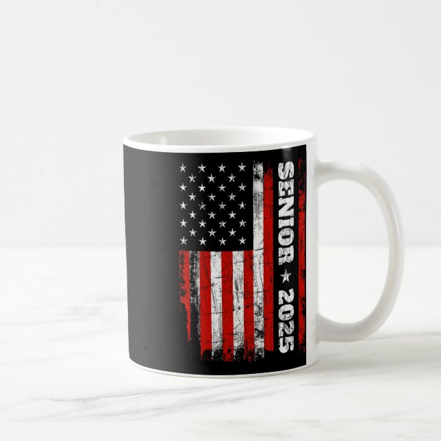 Studenten 2025 Shirt Design with US Flagga Senior  Kaffemugg (Höger)