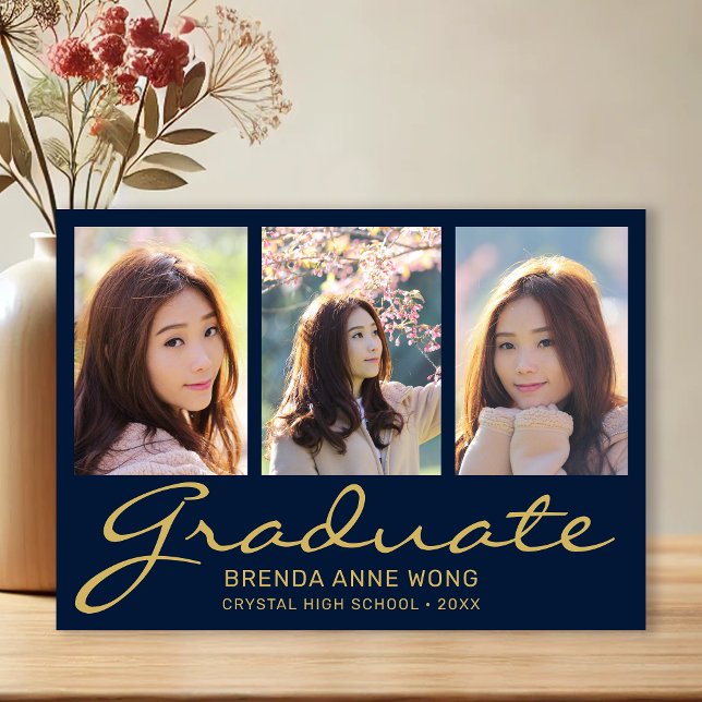 Studenten 3 Photo Collage Modern Guld Script Blue Meddelande (Modern 3 Photo Navy Blue with Gold Script Graduation Announcement)