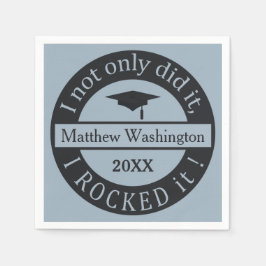 Studenten, eget namn och pappra blöjor pappersservett