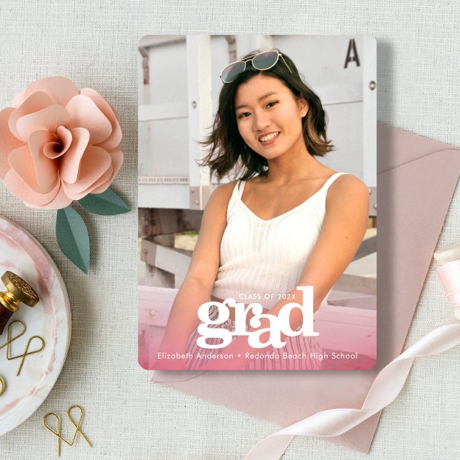 Studenten-foto av fetstil, modern rosa meddelande (Skapare uppladdad)