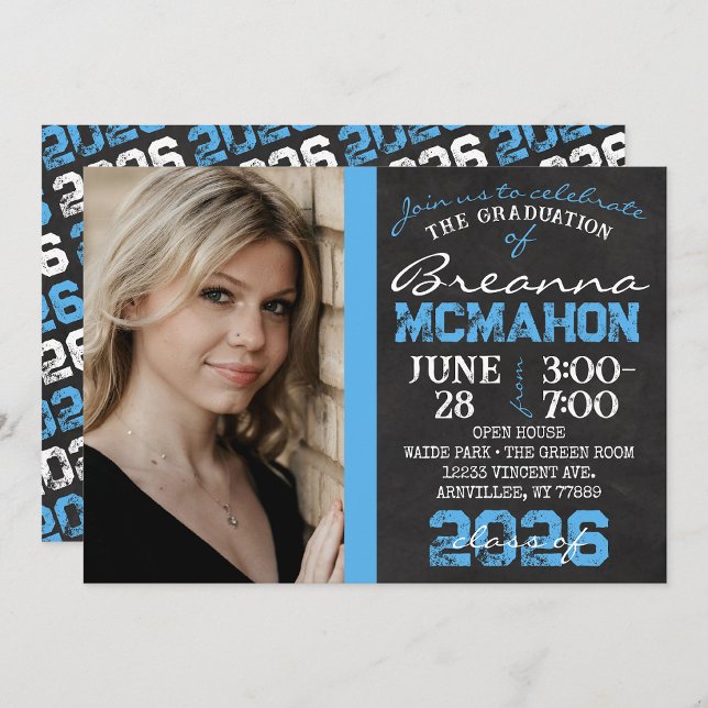 Studenten-foto för baby blue och svart kalkboard inbjudningar (Repeating Class Year 1 & 2 Photo Graduation Invitations & Announcements)