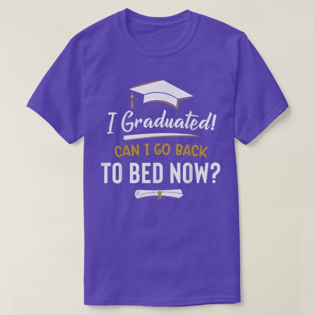 Studenten ger henne 2022 års högskolekyls t shirt (Design framsida)