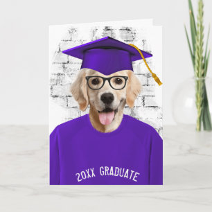 studenten gyllene hämtare i lila t-shirt kort