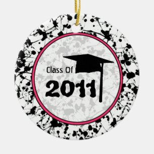 Studenten klassificerar av 2011 som svarten målar julgransprydnad keramik