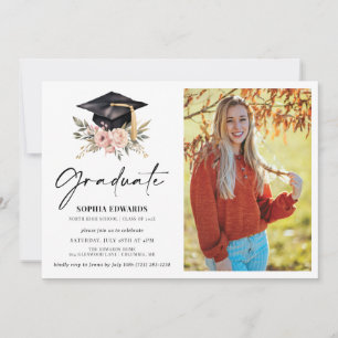 Studenten med blommor och foto inbjudningar