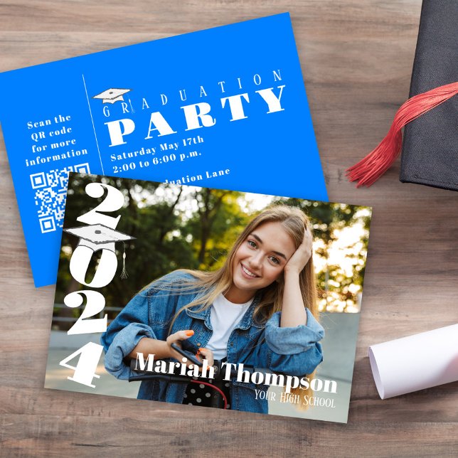 Studenten Photo Bright-blå klass av 2023 QR Inbjudningar (A full bleed photo template on the front. )