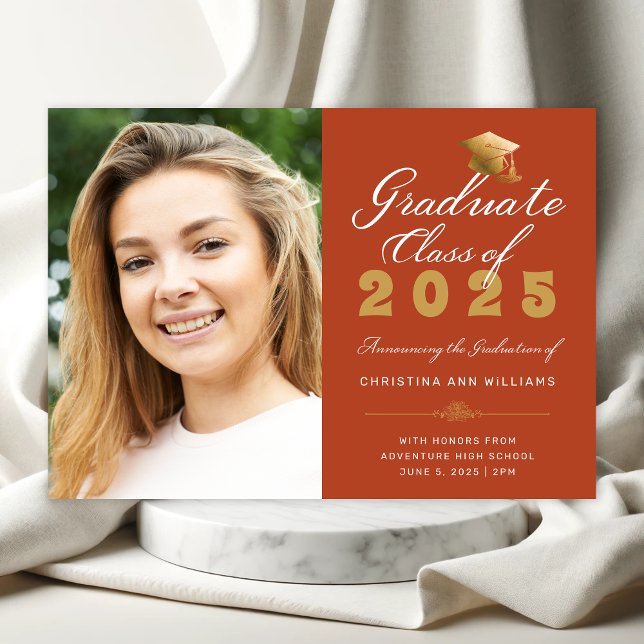 Studenten Photo Orange Guld Script Class of 2024 Meddelande (Elegant Orange Photo Graduation Announcement with Gold and White Typography)