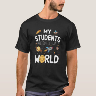 Studenter är ute ur den här världslärarrymden Astr T Shirt