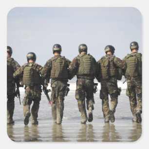 Studenter för utbildning av besättningsmän fyrkantigt klistermärke