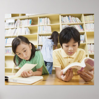 Studenter i grundskolan i bok poster